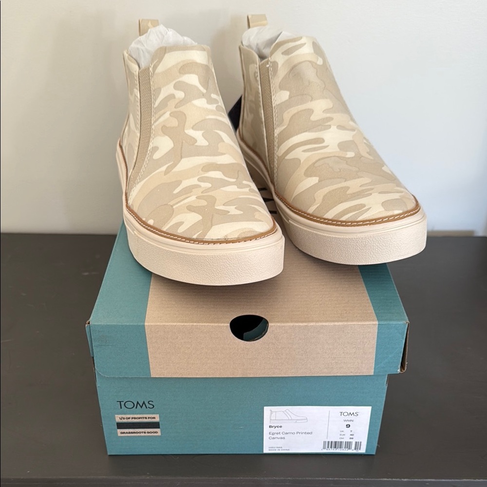 Toms NWT Bryce sneaker booties